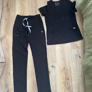 Figs Black Technical Collection Scrub Set